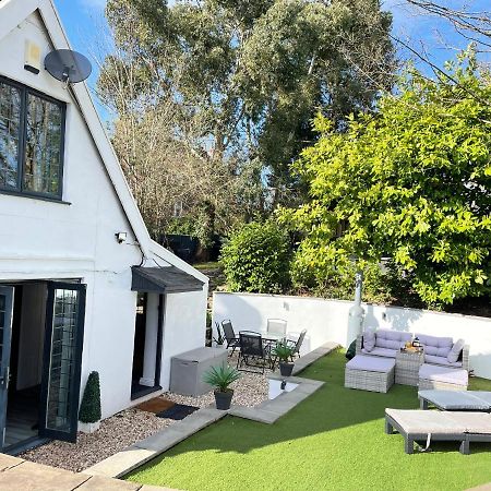 2 Bedroom Cosy Cottage With Hot Tub In Hambrook Close To Bristol City Centre Esterno foto