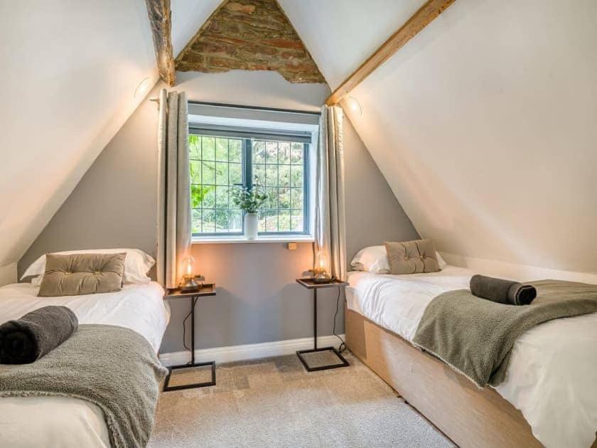 2 Bedroom Cosy Cottage With Hot Tub In Hambrook Close To Bristol City Centre Esterno foto