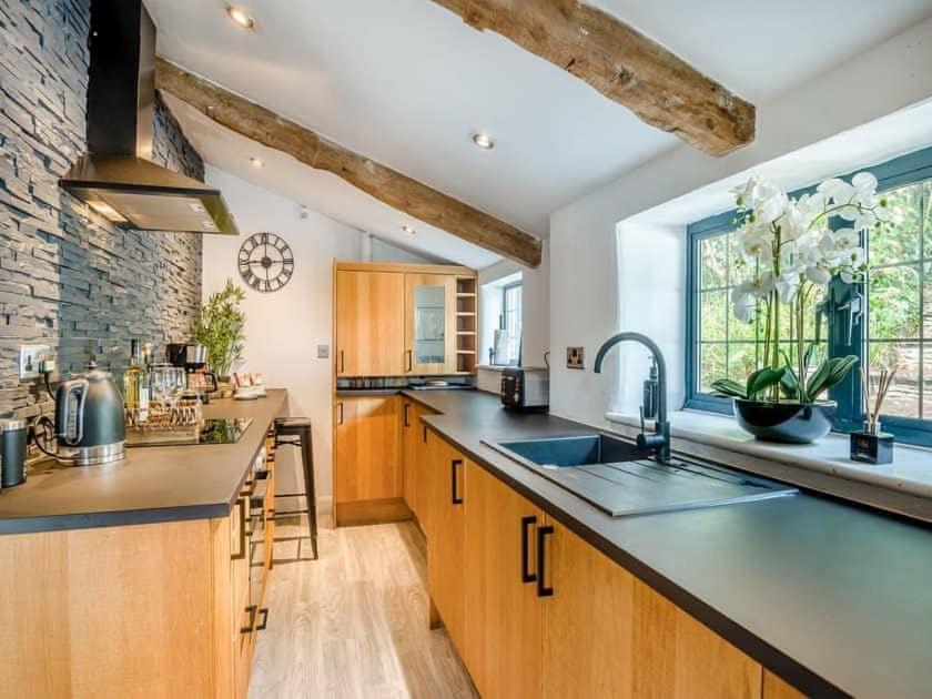 2 Bedroom Cosy Cottage With Hot Tub In Hambrook Close To Bristol City Centre Esterno foto